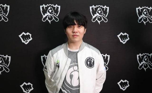 员比赛后的 员比赛后的